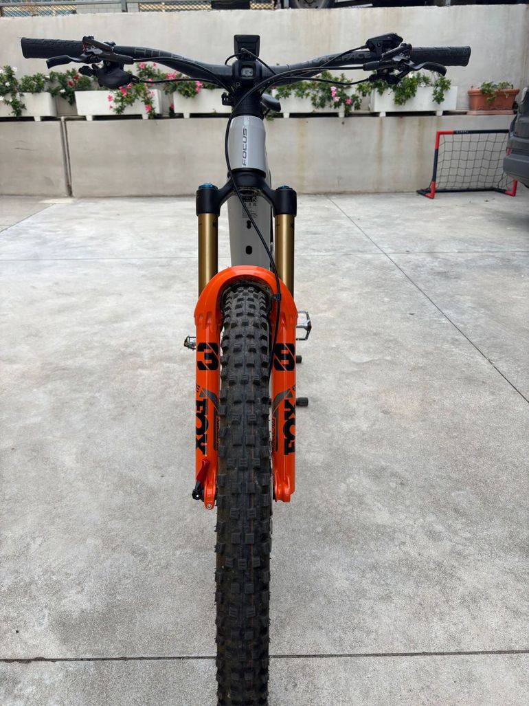 Used Focus SAM ² 6.9 2023 2023 Mountainbike, Light Gray, 29 — image 3 of 14