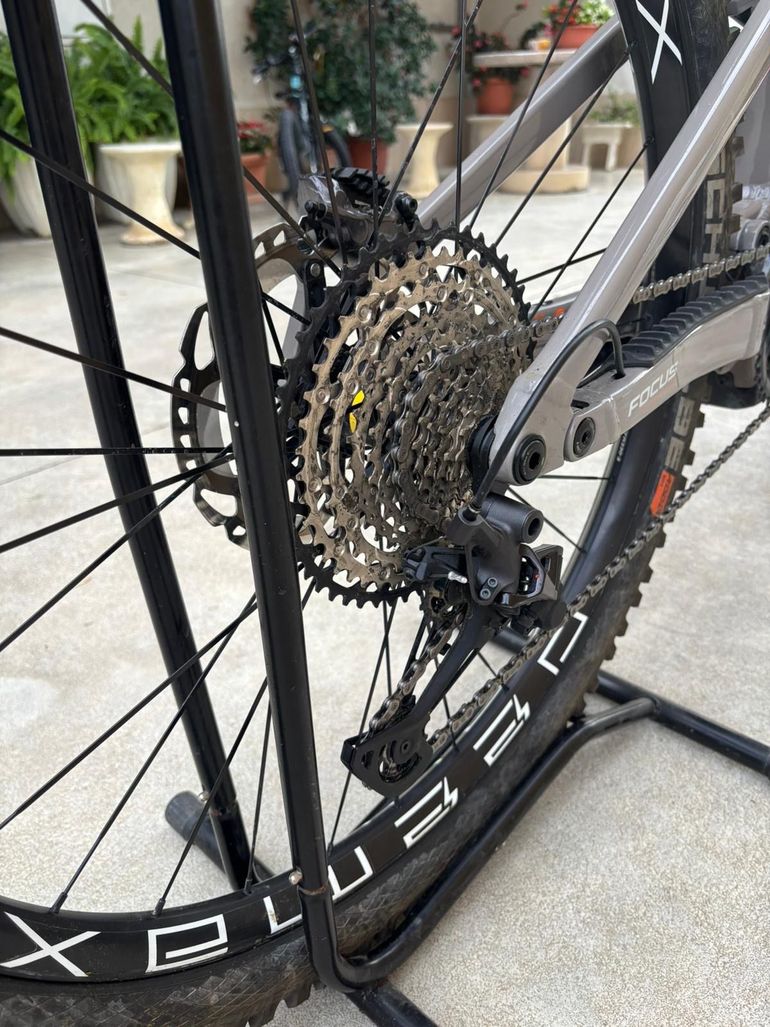 Used Focus SAM ² 6.9 2023 2023 Mountainbike, Light Gray, 29 — image 2 of 14