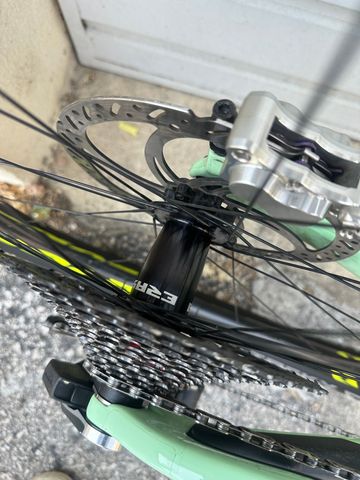 Used Yeti SB160 Custom Build 2024 Mountainbike, Green — image 8 of 10