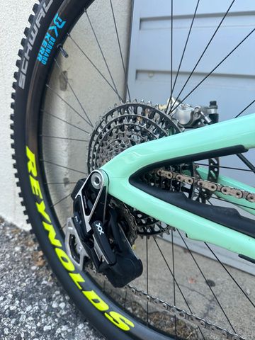 Used Yeti SB160 Custom Build 2024 Mountainbike, Green — image 3 of 10