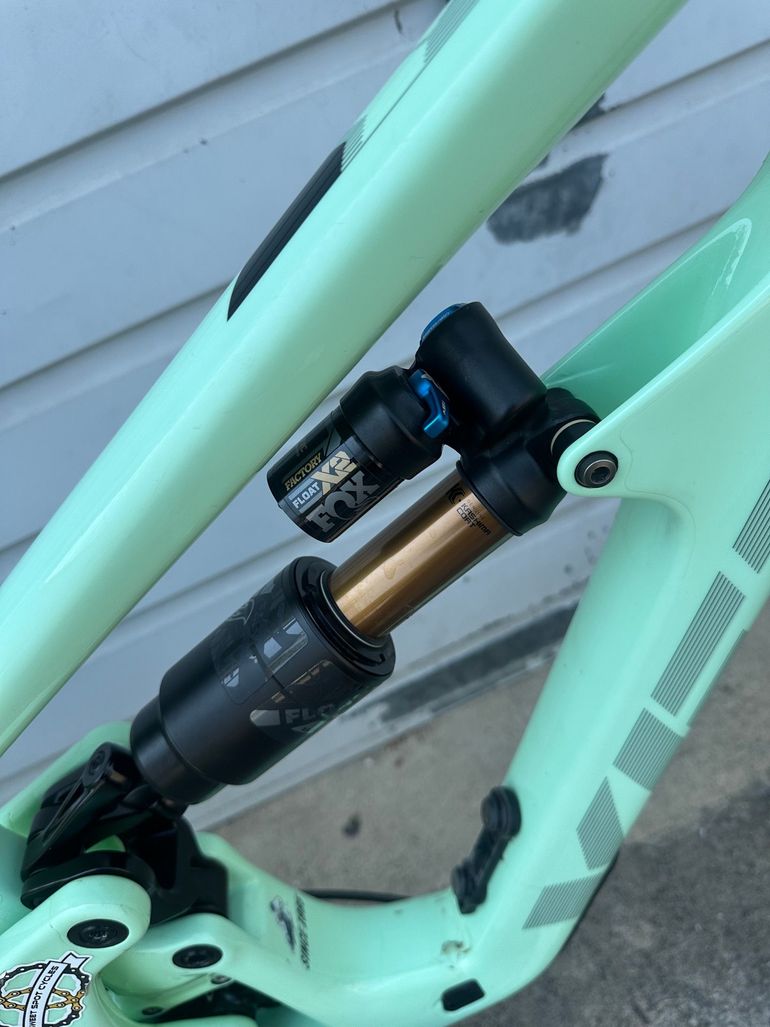 Used Yeti SB160 Custom Build 2024 Mountainbike, Green — image 10 of 10
