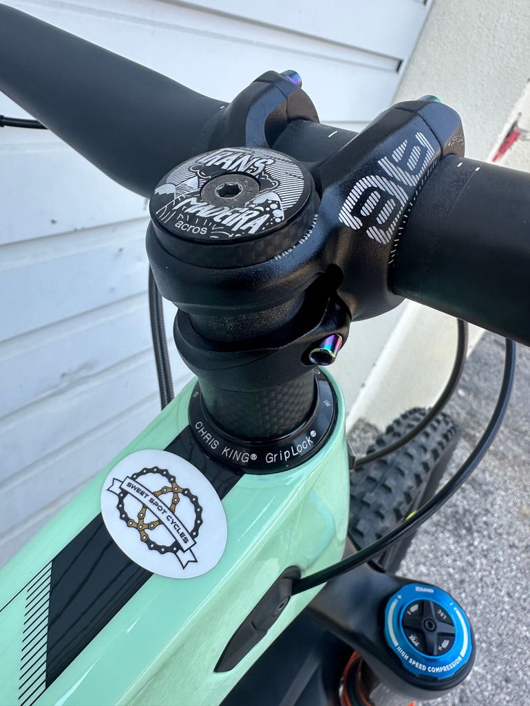 Used Yeti SB160 Custom Build 2024 Mountainbike, Green — image 9 of 10
