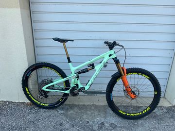 Used Yeti SB160 Custom Build 2024 Mountainbike, Green — image 1 of 10