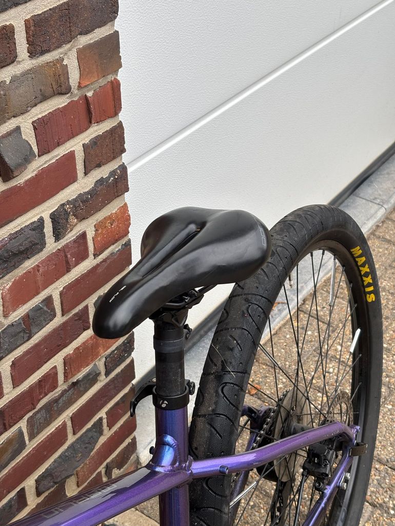 Used Trek Marlin Shimano CUES 2023 Mountainbike, Purple — image 10 of 11