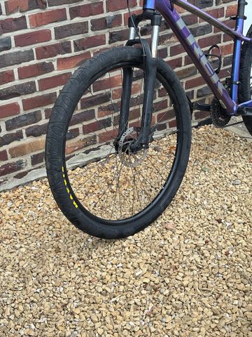 Used Trek Marlin Shimano CUES 2023 Mountainbike, Purple — image 11 of 11