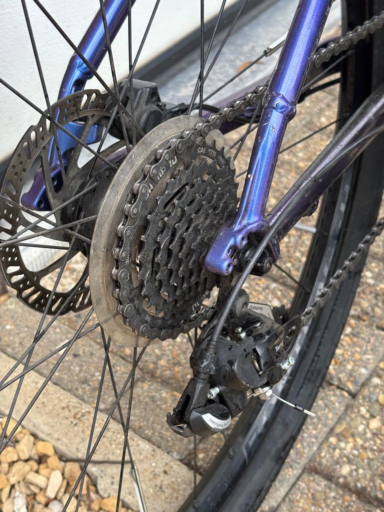 Used Trek Marlin Shimano CUES 2023 Mountainbike, Purple — image 2 of 11