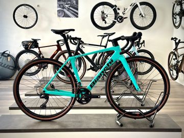 Bianchi Impulso COMP GRX 610 disc 2023 2023 Road & Gravel usato
