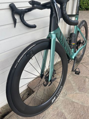 Used Canyon Aeroad CFR Disc LTD 2023 2023 Road & Gravel, Green — image 3 of 7