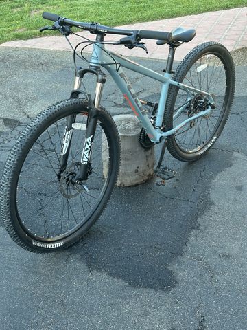Used Fuji Nevada 29 1.7 2020 2020 Mountainbike, Light Gray, 29 — image 2 of 13