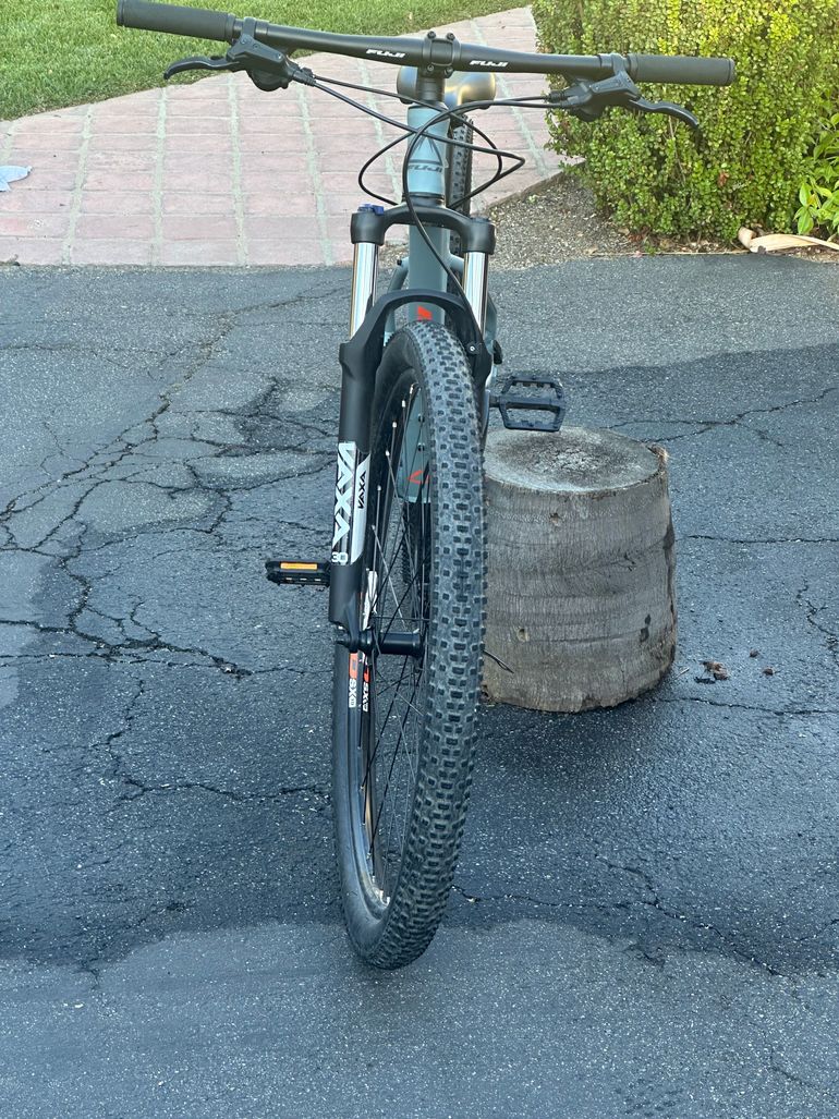 Used Fuji Nevada 29 1.7 2020 2020 Mountainbike, Light Gray, 29 — image 12 of 13