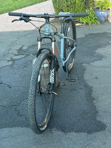 Used Fuji Nevada 29 1.7 2020 2020 Mountainbike, Light Gray, 29 — image 3 of 13