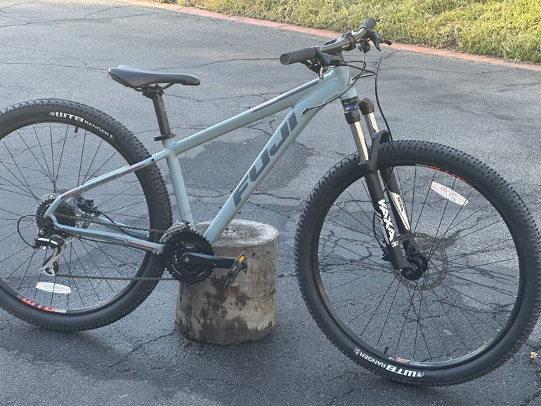 Used Fuji Nevada 29 1.7 2020 2020 Mountainbike, Light Gray, 29 — image 8 of 13