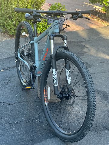Used Fuji Nevada 29 1.7 2020 2020 Mountainbike, Light Gray, 29 — image 1 of 13