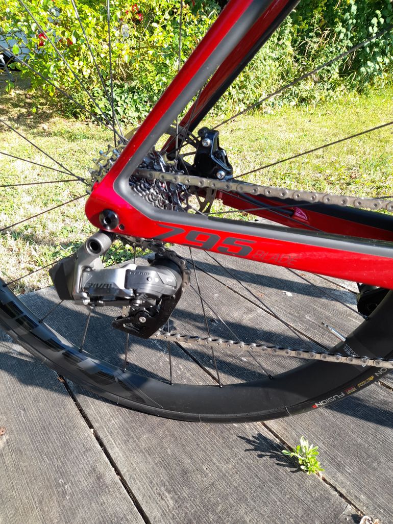 Used Look 795 Blade Rival eTap AXS 2024 2024 Road & Gravel, Red — image 4 of 4