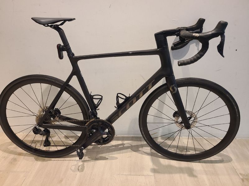 Scott Addict RC 2023 Road & Gravel d'occasion — image 1 sur 3