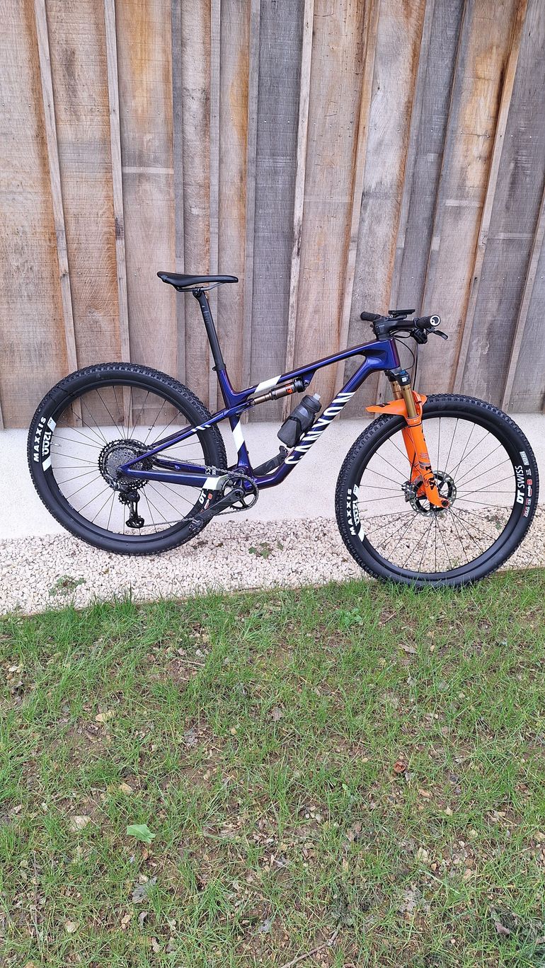 Used Canyon Lux World Cup CFR Team 2022 2024 Mountainbike, Purple, 29 — image 1 of 6