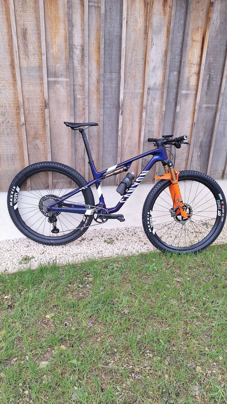 Used Canyon Lux World Cup CFR Team 2022 2024 Mountainbike, Purple, 29 — image 6 of 6