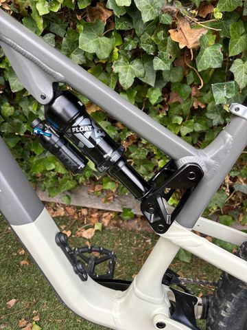 Gebrauchtes Rocky Mountain Instinct A50 Shimano 2024 2024 Mountainbike, Hellgrau, 27.5, 29 — Bild 16 von 22
