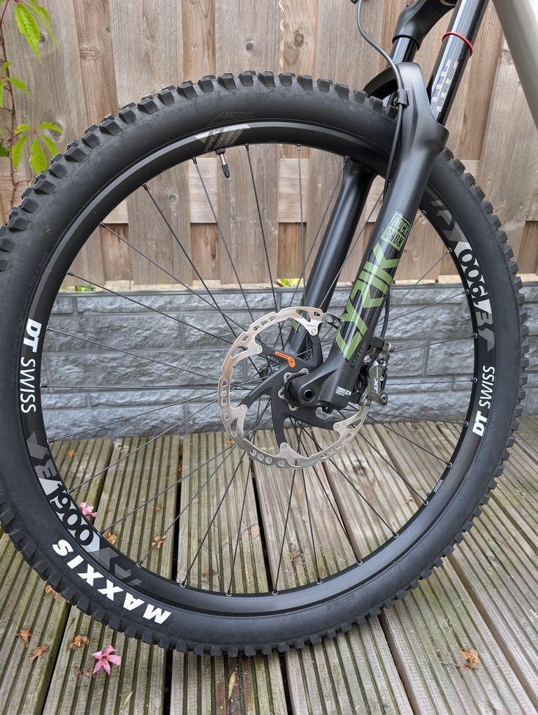 Used Commencal META TR Shimano Deore XT 2023 Mountainbike, Light Gray — image 4 of 10