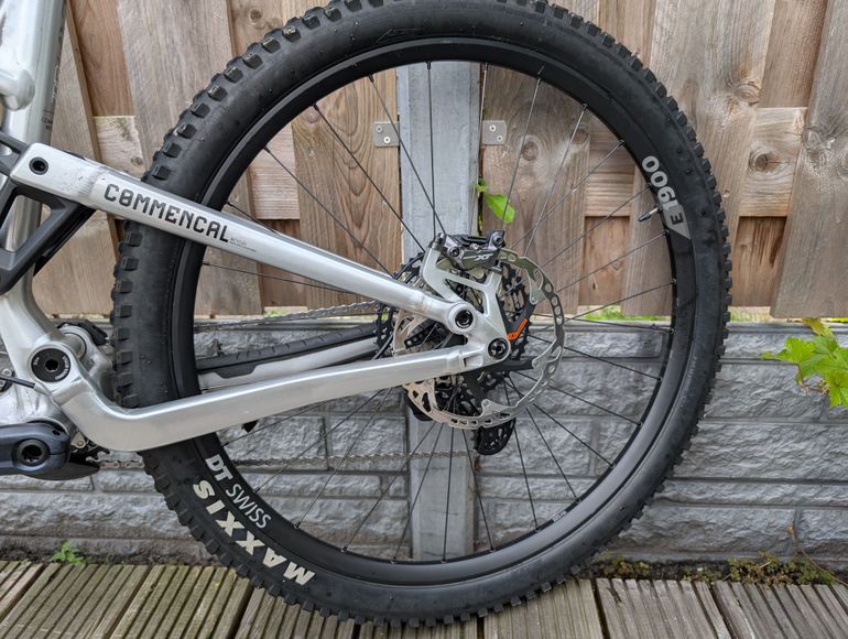 Used Commencal META TR Shimano Deore XT 2023 Mountainbike, Light Gray — image 5 of 10