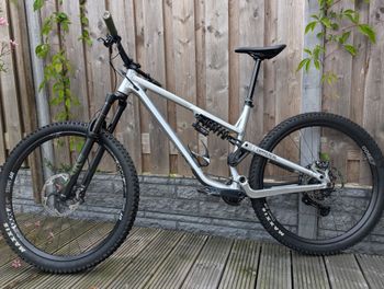 Used Commencal META TR Shimano Deore XT 2023 Mountainbike, Light Gray — image 2 of 10