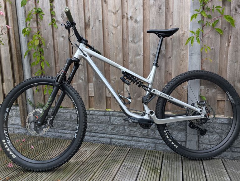 Used Commencal META TR Shimano Deore XT 2023 Mountainbike, Light Gray — image 2 of 10