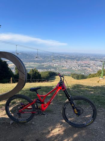 Used Specialized Demo SRAM GX DH 2023 Mountainbike, Red — image 2 of 3