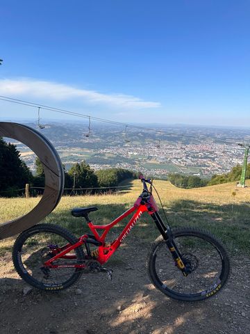 Używany Specialized Demo SRAM GX DH 2023 Mountainbike — zdjęcie 2 z 3