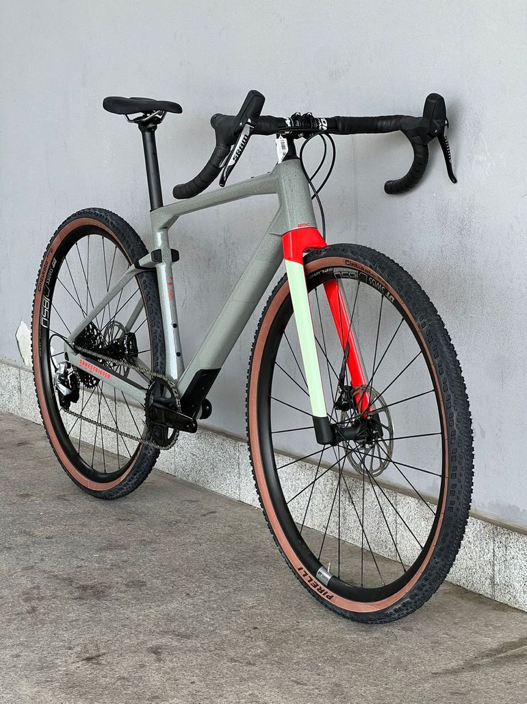 Gebrauchtes BMC URS 01 FOUR 2023 2023 Road & Gravel, Hellgrau — Bild 2 von 4