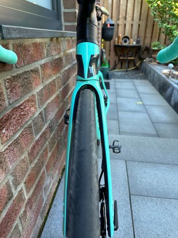 Used Bianchi OLTRE COMP ULTEGRA DI2 2025 2025 Road & Gravel, Green — image 4 of 10