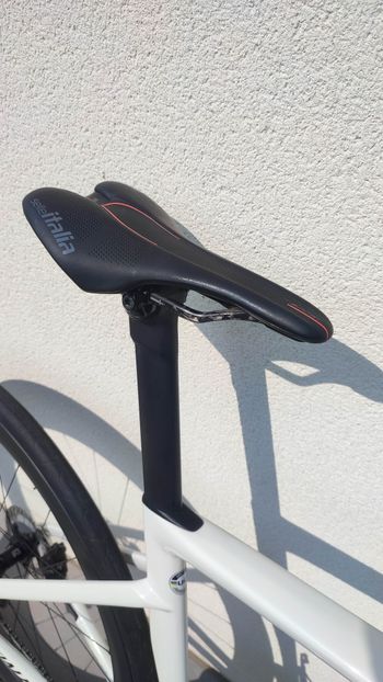 Used Specialized Tarmac Shimano 105 Di2 2024 Road & Gravel, Blanco — image 3 of 3