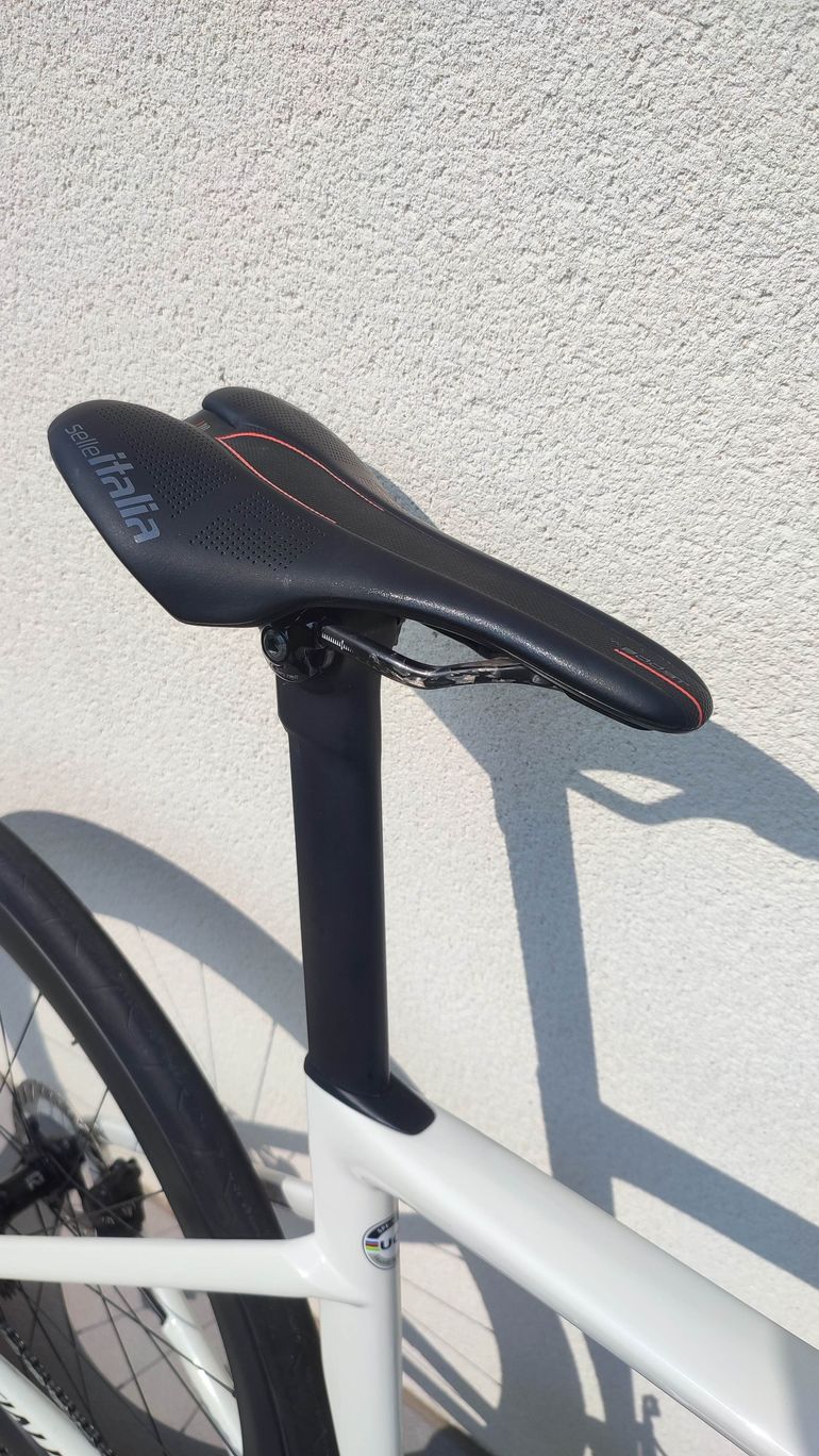 Used Specialized Tarmac Shimano 105 Di2 2024 Road & Gravel, Blanco — image 3 of 3