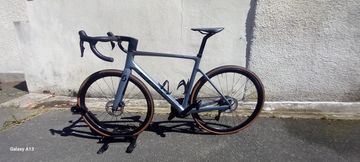 Scott Addict RC 15 2024 2024 Road & Gravel usato, Grigio chiaro — immagine 2 di 5