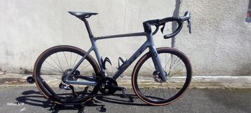 Scott Addict RC 15 2024 2024 Road & Gravel usato, Grigio chiaro — immagine 1 di 5