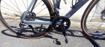 Scott Addict RC 15 2024 2024 Road & Gravel usato, Grigio chiaro — immagine 3 di 5