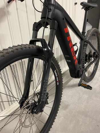 Used Trek Powerfly 5 2022 2022 Mountainbike — image 8 of 9