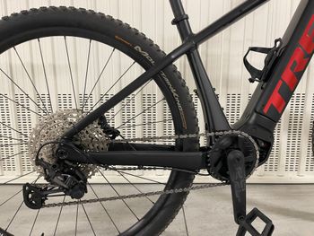 Used Trek Powerfly 5 2022 2022 Mountainbike — image 3 of 9