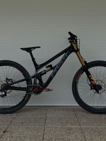 Używany Pivot Phœnix DH Carbon 2024 Mountainbike — zdjęcie 1 z 7