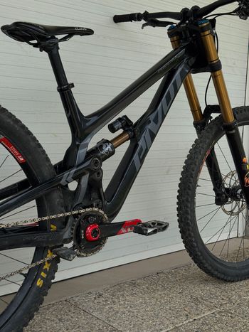 Pivot Phœnix DH Carbon 2024 Mountainbike usato, Nero — immagine 2 di 7