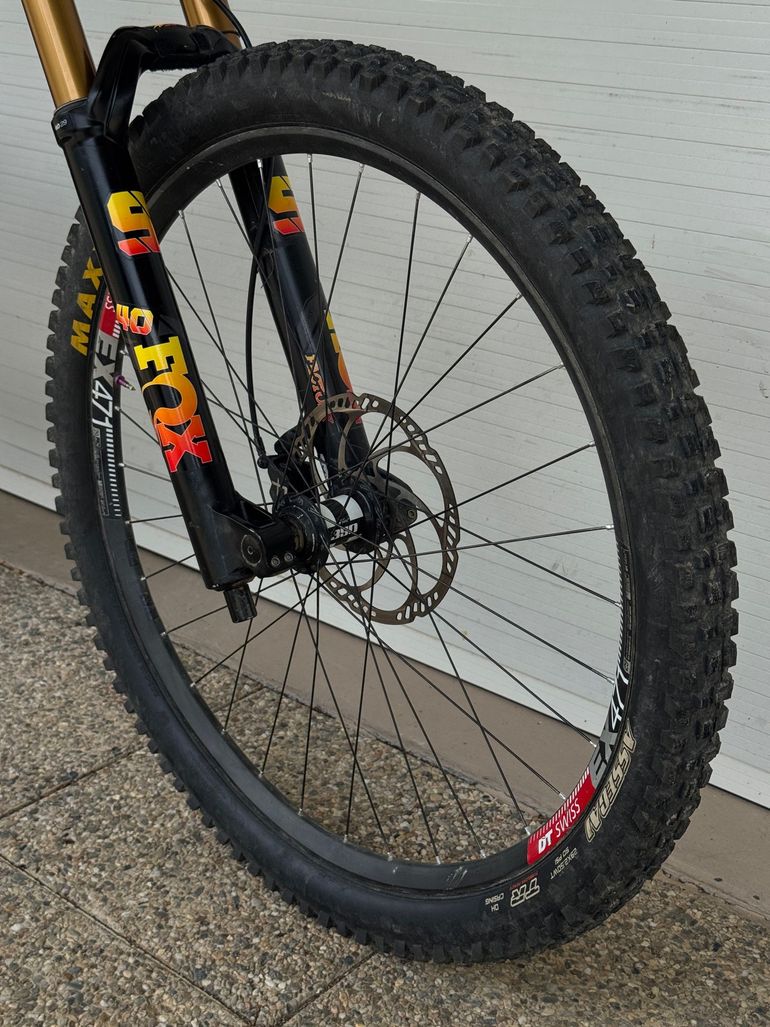 Pivot Phœnix DH Carbon 2024 Mountainbike usato, Nero — immagine 7 di 7
