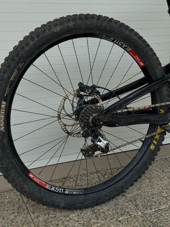 Pivot Phœnix DH Carbon 2024 Mountainbike usato, Nero — immagine 6 di 7