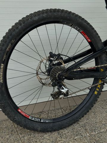 Używany Pivot Phœnix DH Carbon 2024 Mountainbike — zdjęcie 6 z 7