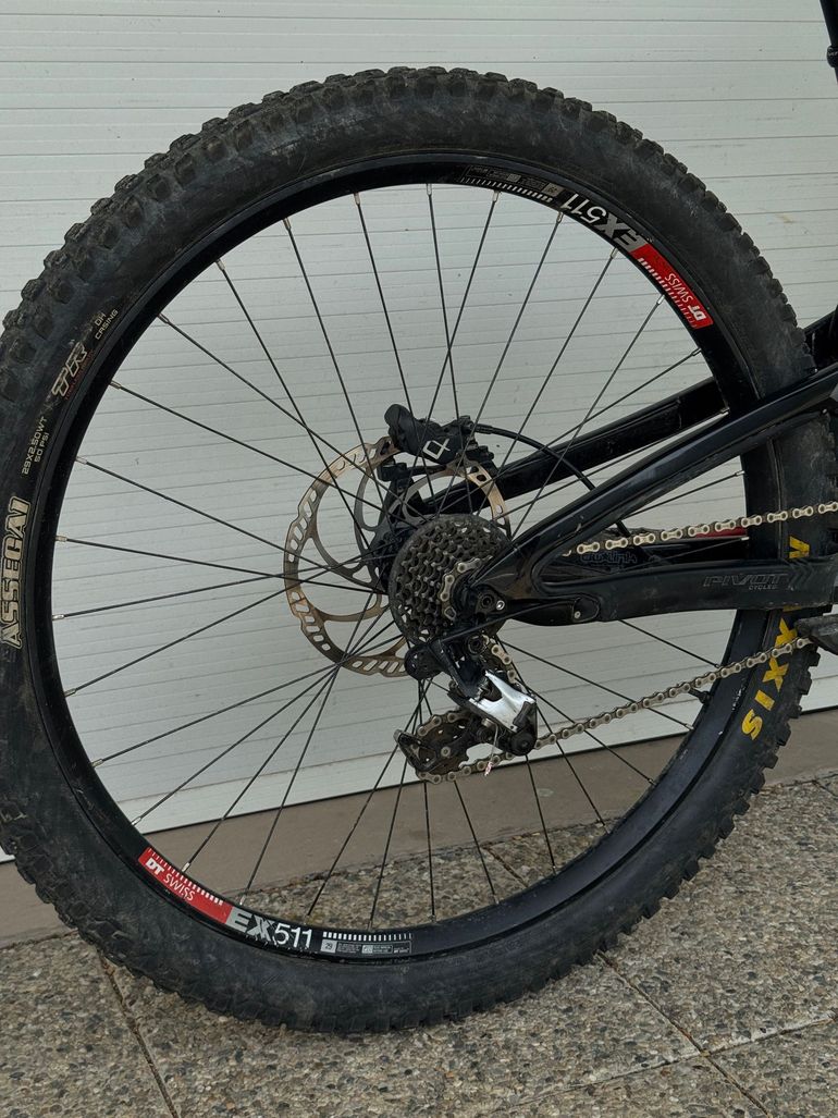 Pivot Phœnix DH Carbon 2024 Mountainbike usato, Nero — immagine 6 di 7