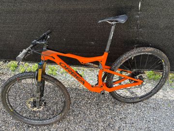 Used Orbea Oiz 2023 Mountainbike, Orange — image 1 of 4