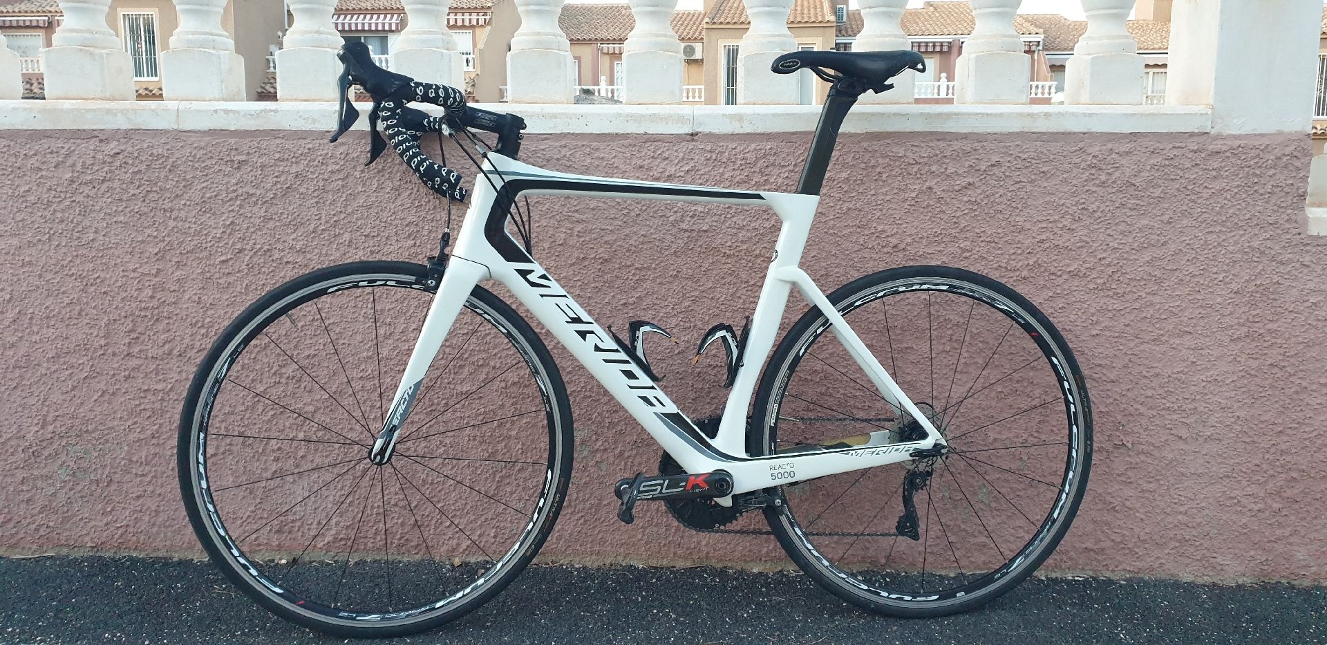 MERIDA REACTO 5000 (2018年) MERIDA Reacto Disc 5000 2018 White / Black / Grey · Motocard