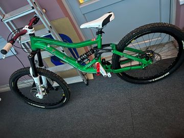 Used Specialized Bighit SRAM X7 2010 Mountainbike, Green — image 1 of 12