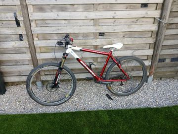 Used Schwinn Mesags 2003 Mountainbike, Red — image 1 of 9