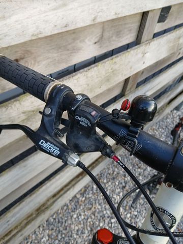 Used Schwinn Mesags 2003 Mountainbike, Red — image 5 of 9
