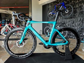 Brugt Bianchi Oltre RC Durace Di2 2024 2024 Road & Gravel — billede 5 af 5