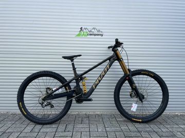 Used Pivot PHOENIX Pro Saint 2025 2025 Mountainbike, Black, 29, 27.5 — image 1 of 17